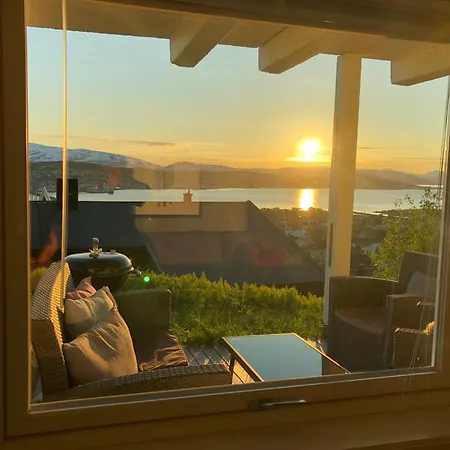 With A View 1 And 2 Apartment *